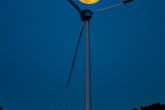 Mond mit Windrad